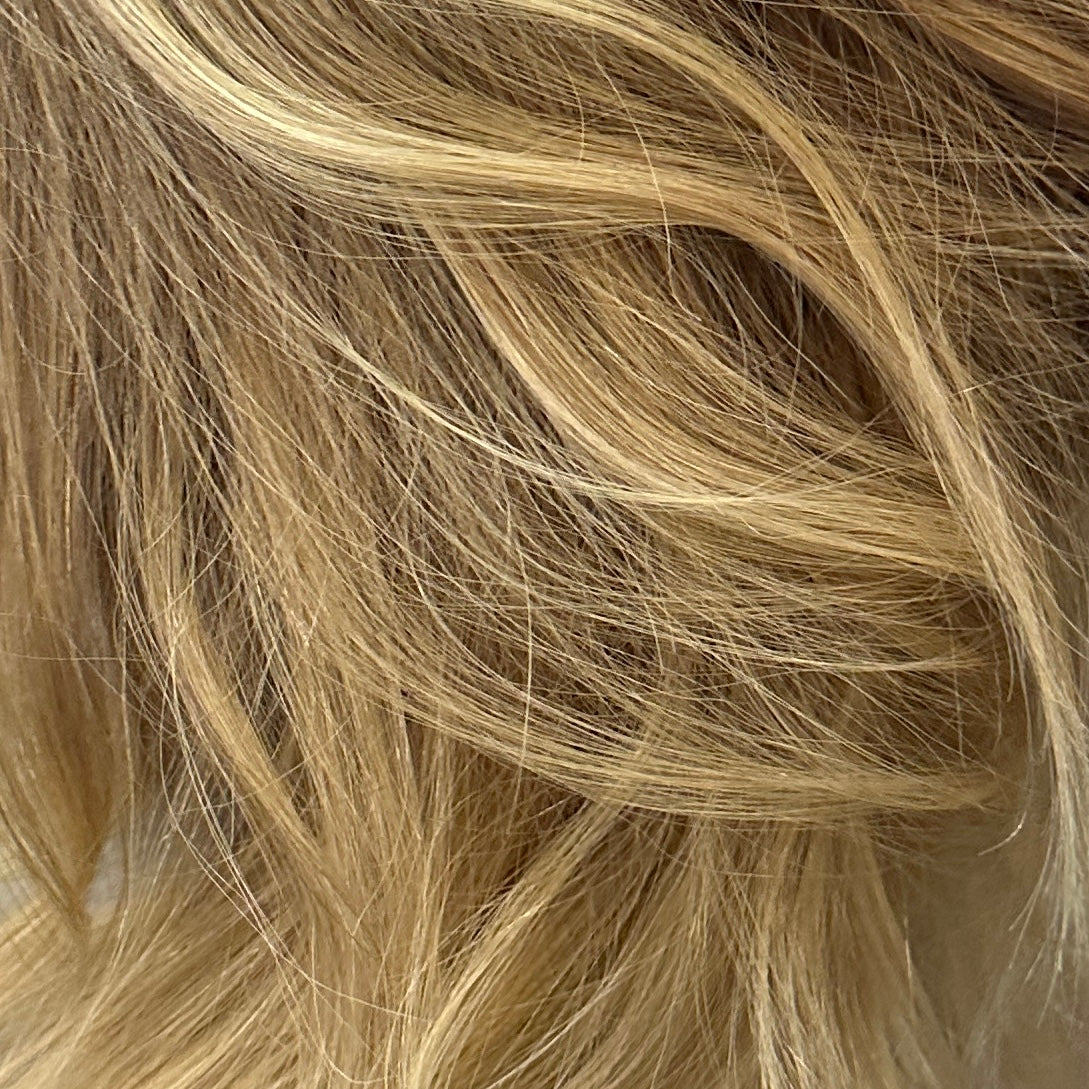 Perruque en dentelle blond champagne