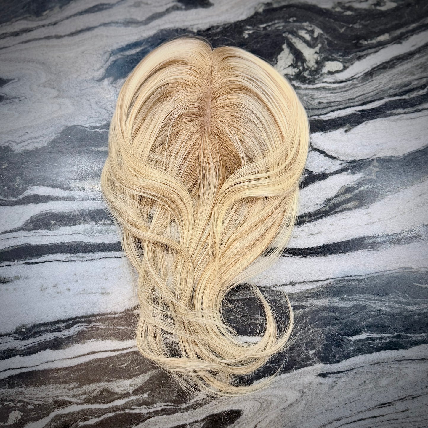 Moona - Blonde wit Golden Lowlights 3x5 Topper
